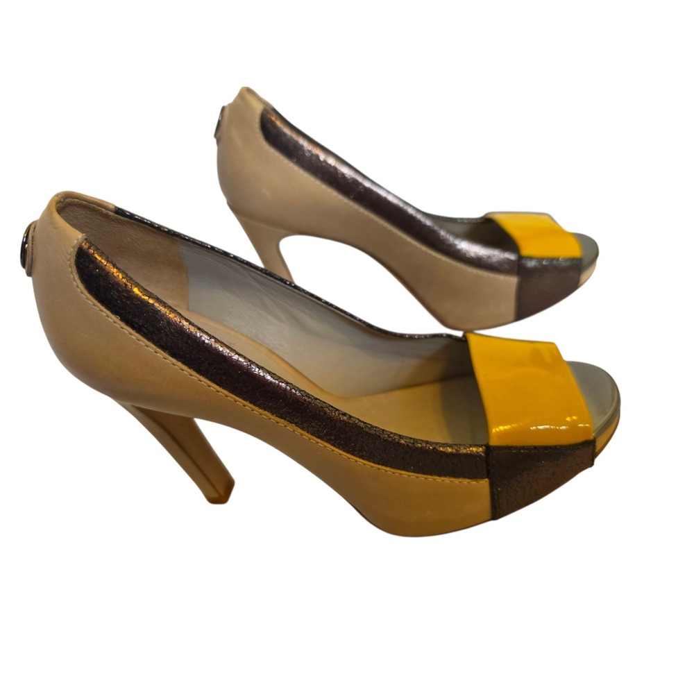 Tory Burch SZ 6.5M Runway Cluny Nude/Bronze/Mustard Patent Leather Open Toe Pump
